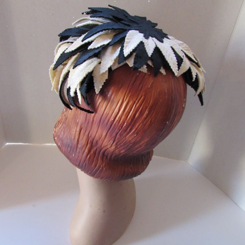 Mid Century Vintage Half Hat Overlapping Navy & Cream Leaves - Picture 9 of 12
